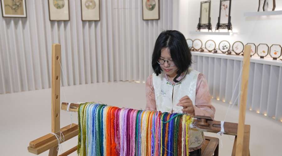 Suzhou embroidery has got a new look