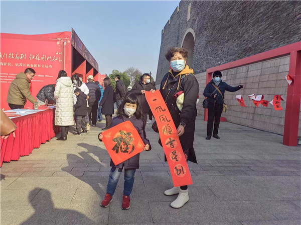 ancient-city-gates-adorned-with-giant-couplets-in-suzhou-english-jschina