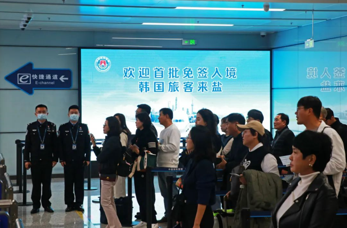 Jiangsu sees 310,000 entry and exit trips by foreigners in ten months