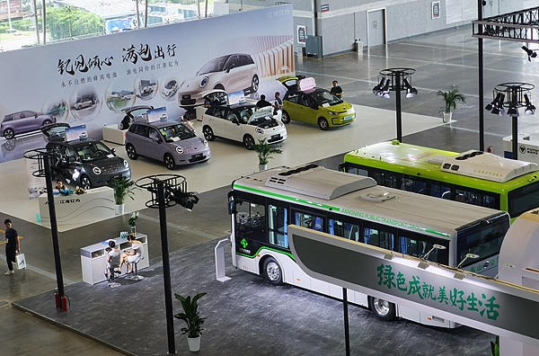 Jiangsu announces 11 Internet of Vehicles pilot zones