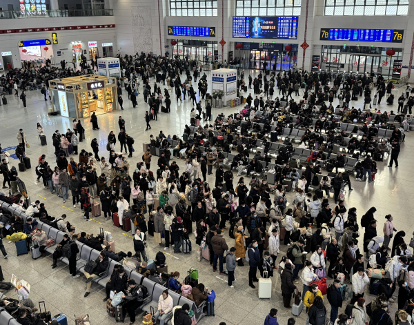 Jiangsu records 900,000 train trips on first day of Spring Festival travel rush