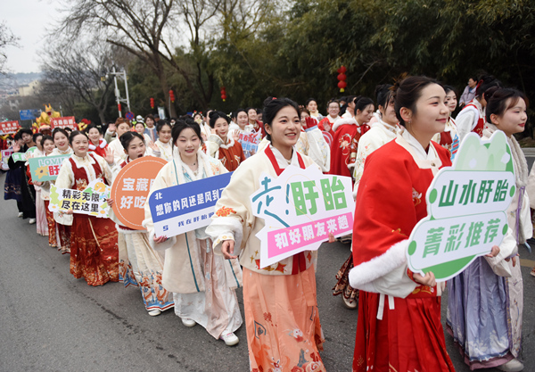 Xuyi celebrates Lantern Festival with grand parade