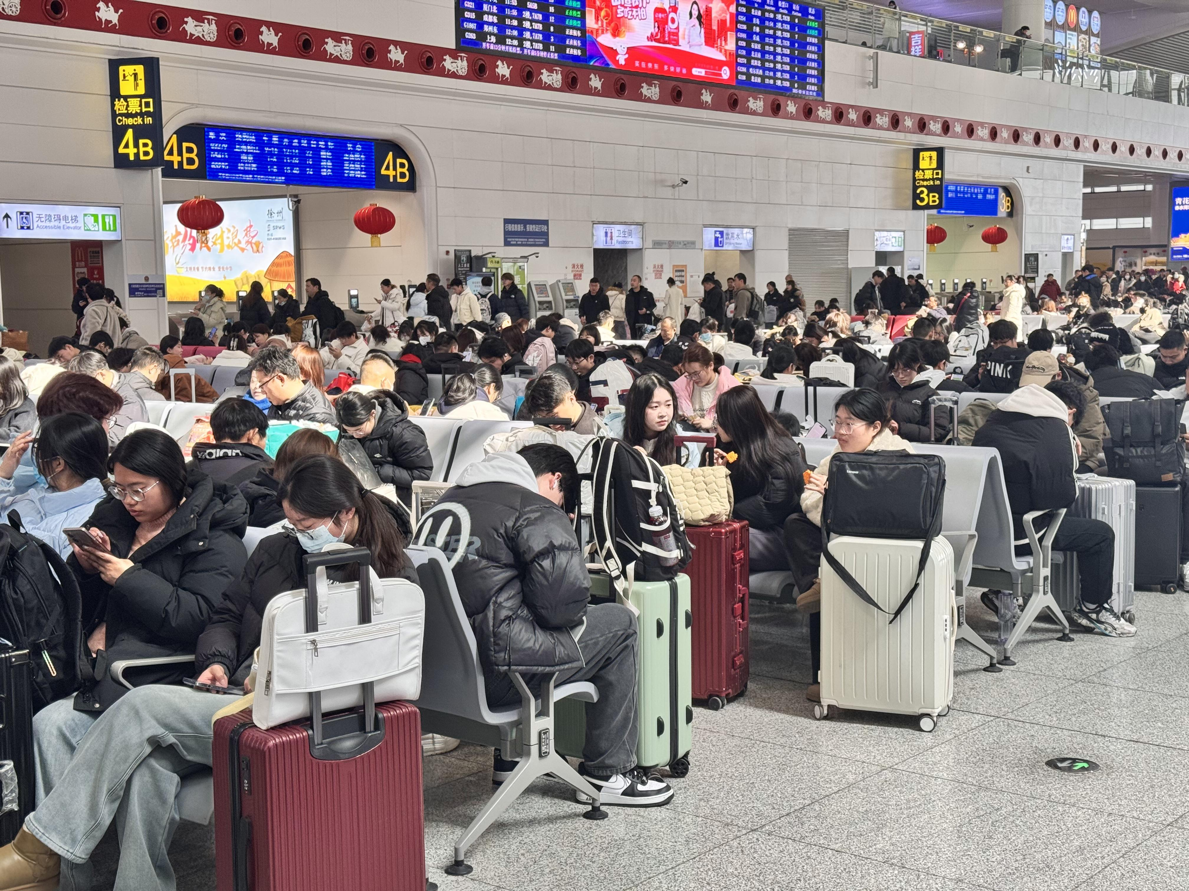 Jiangsu Spring Festival travel rush shatters records