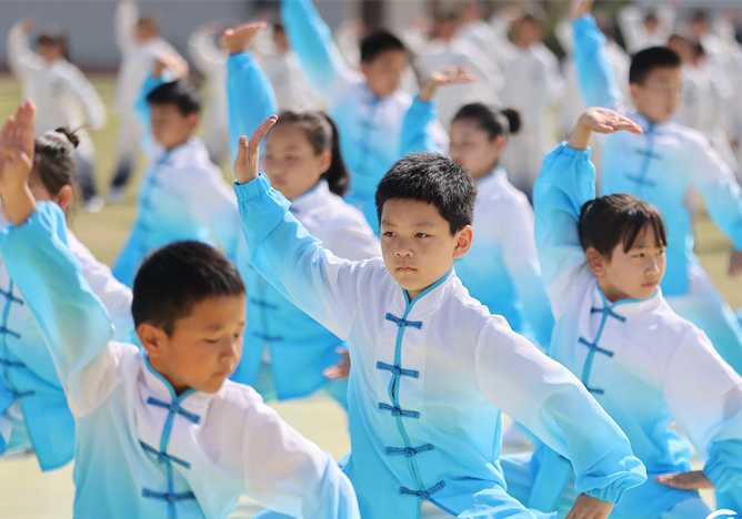 Over 1000 students attend Baduanjin competition