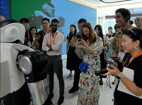 Expat journalists feel new dynamic Jiangsu