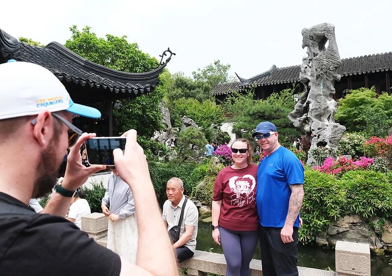 Jiangsu logs 109,000 entry-exit trips during 8-day holiday