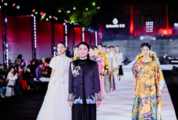 Chaotian Palace hosts impressive finale to Nanjing Fashion Week