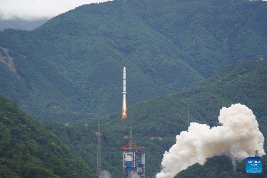China launches new astronomical satellite with France