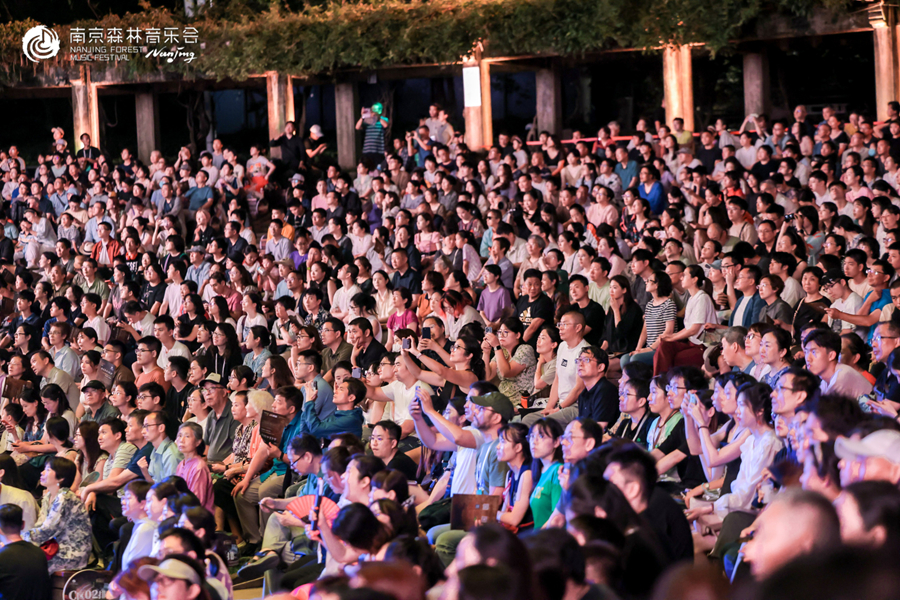 Nanjing Forest Music Festival draws over 10,000 attendees_English.jschina