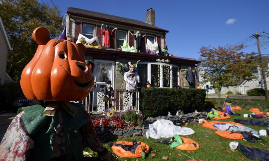 Americans prepare for upcoming Halloween.jpg
