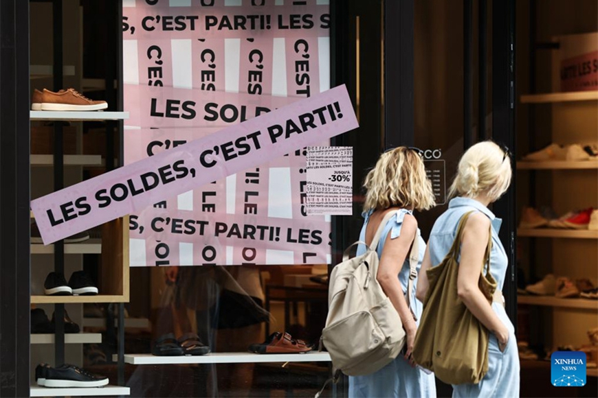 Summer sales kick off in Paris