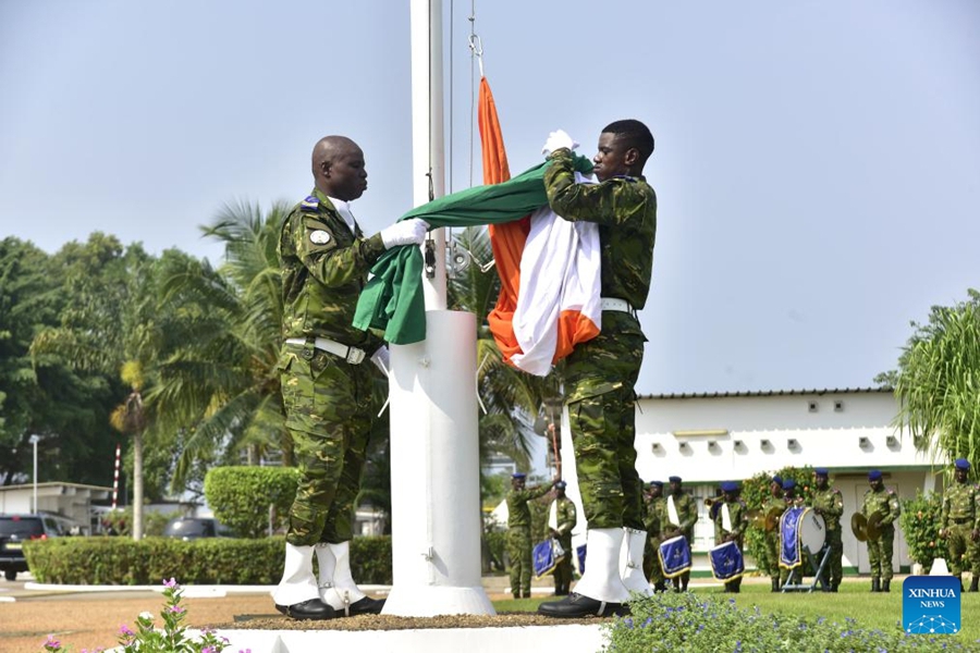 France hands over only military base to Cote d'Ivoire