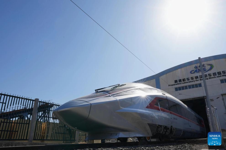 Bullet train with speed 400km per hour undergoes tests in Beijing