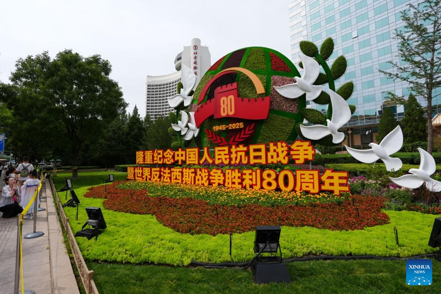 Floral displays adorn Beijing ahead of V-Day parade