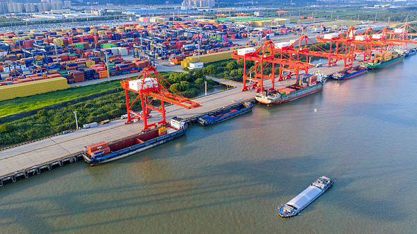 Nanjing Port (PhotoCFP).jpg