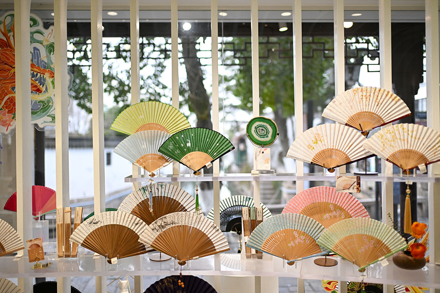 Suzhou folding fans: A heritage of elegance