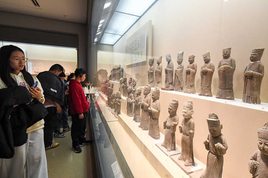 Exhibits at Nanjing Museum (PhotoCFP).jpg