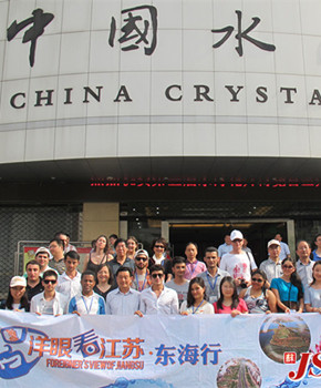 Donghai crystal craftworks impressed overseas guests.jpg