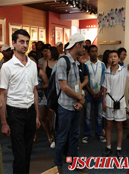 Foreigners experience wood block production.jpg