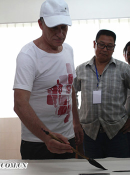 Foreigners experience calligraphy.jpg